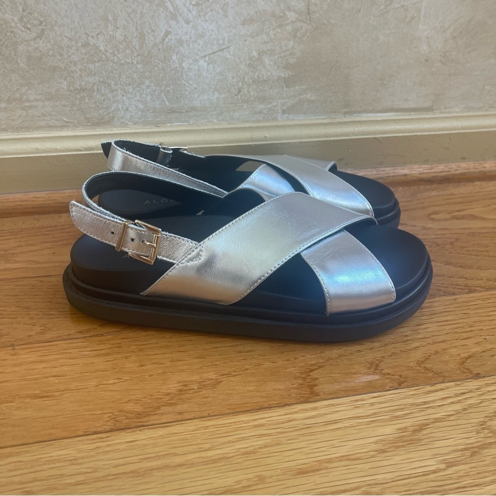 ALOHAS Marshmallow Shimmer Metallic Silver Leather Chunky Sandals Sz 39 EU - Picture 3 of 13
